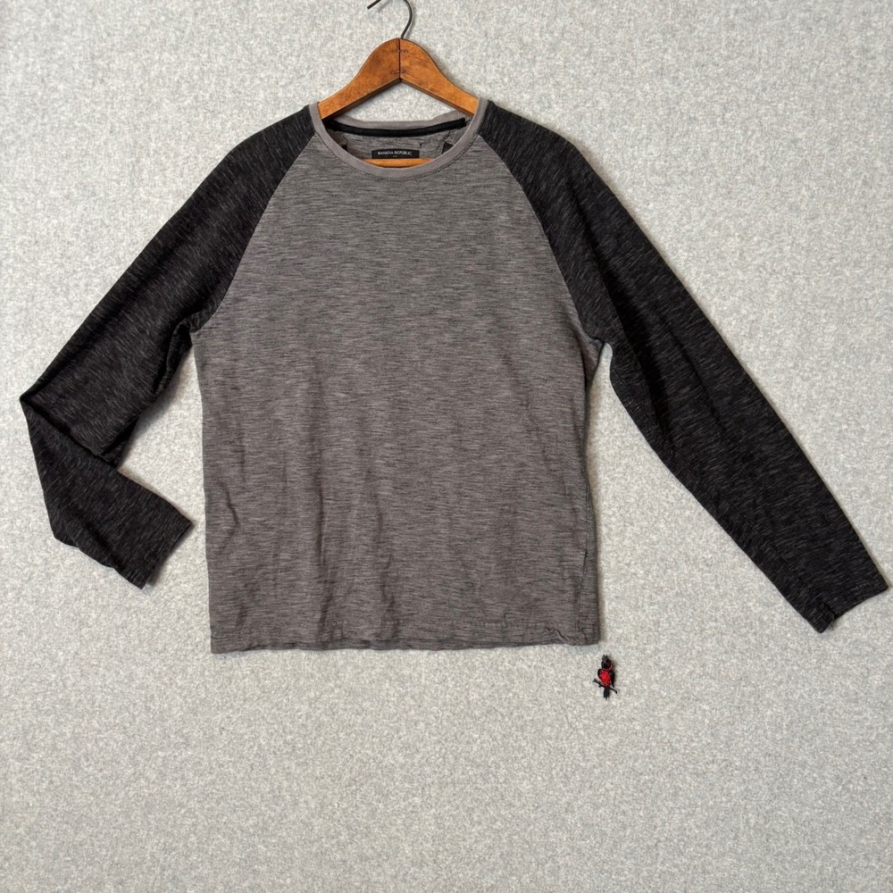 Banana Republic Mens Large Long Sleeve Shirt Crew Neck Grey Heathered Raglan